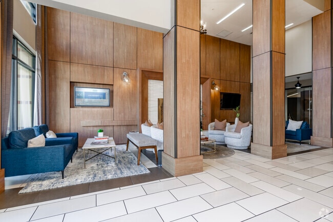 Oficina de arrendamiento - 1105 Town Brookhaven Apartments