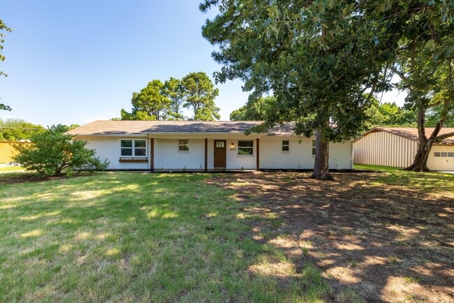 Building Photo - 2212 Ridge Ln