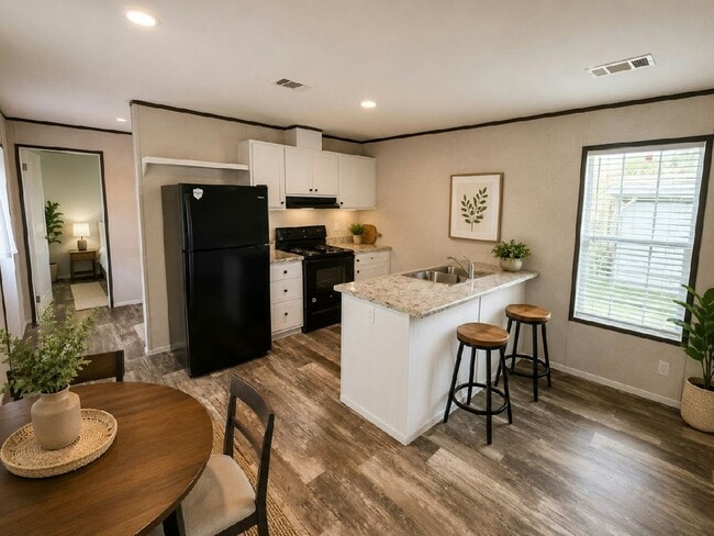 Photo - 157 Lakeside Garden Cir