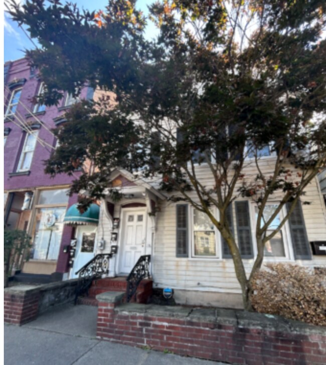 Photo - 136 Front St