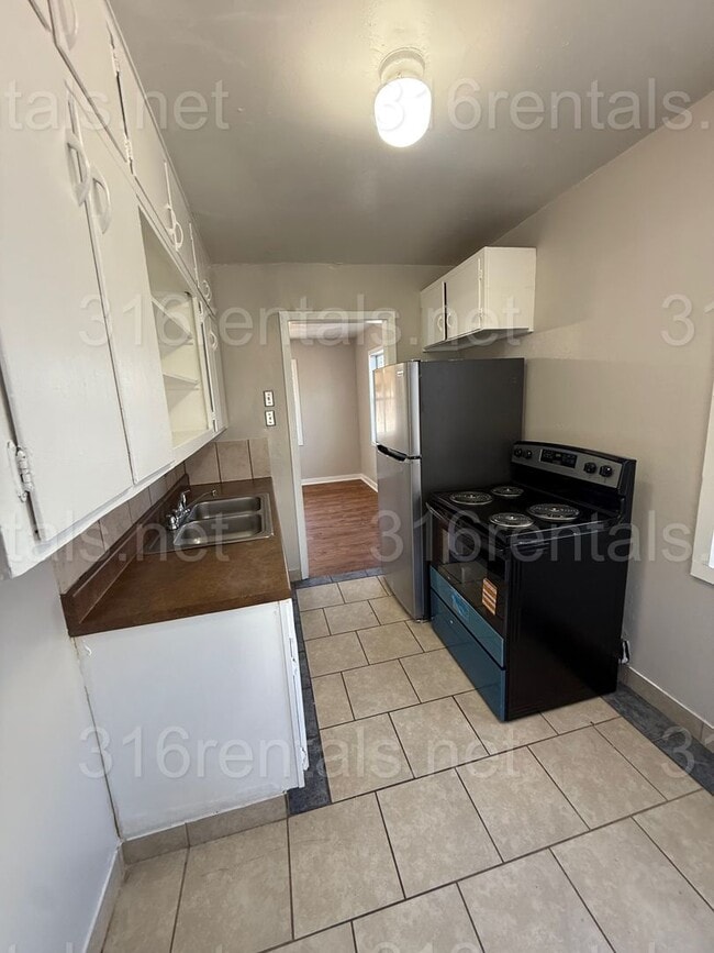 Photo - $950 - 3 bedroom / 1 bathroom - Single Family Home