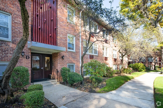 Entrance Photo - 61 Maine Ave