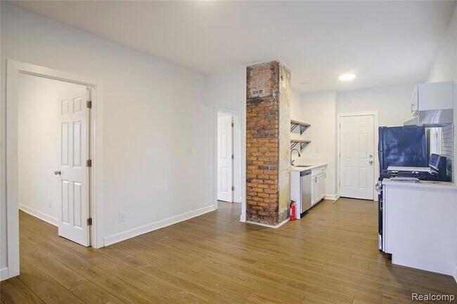 Photo - 6123 Commonwealth St