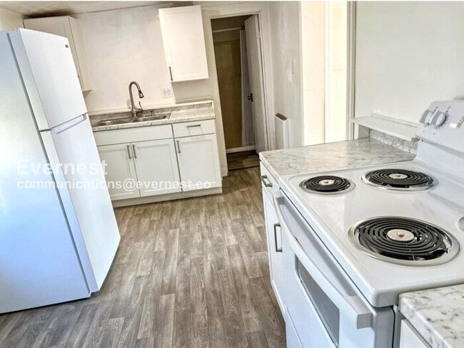 Photo - 102 Chestnut St