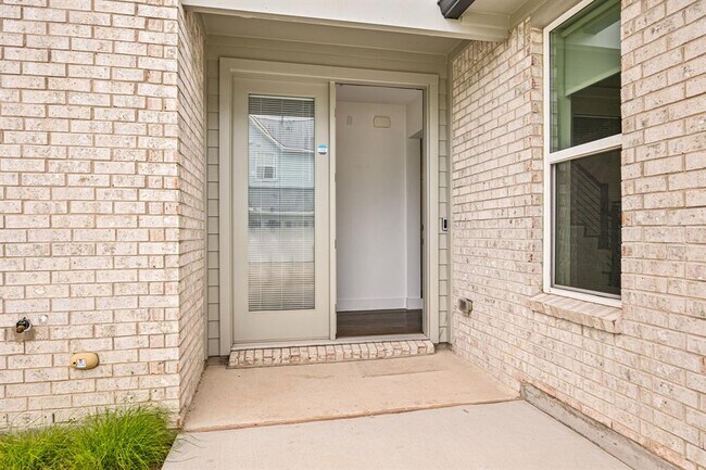 Photo - 2409 Simond Ave