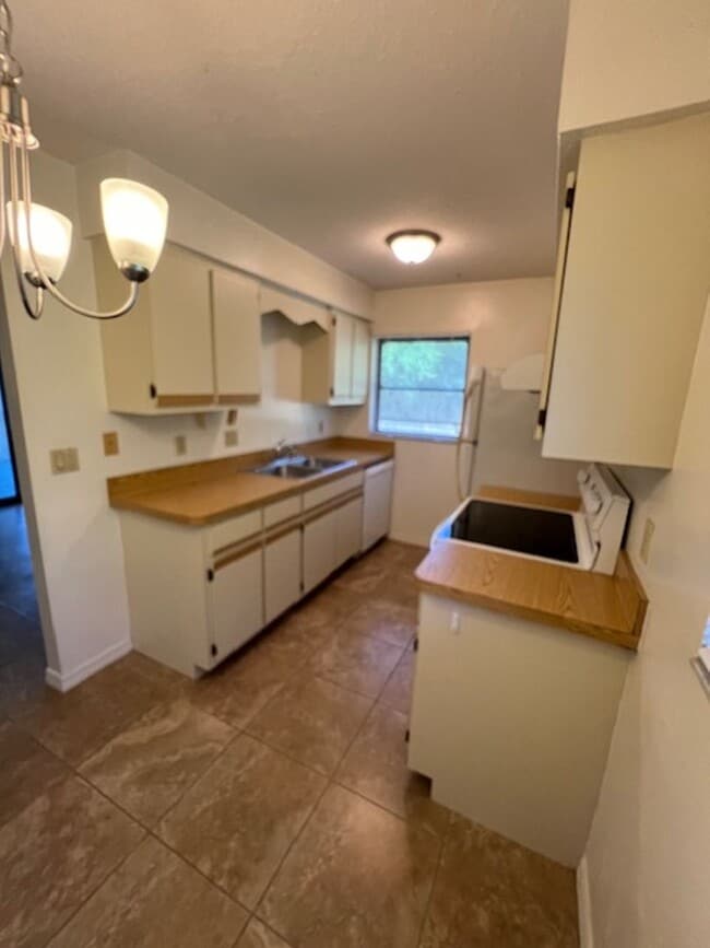 Photo - Single Story walk up Condominium close to ...