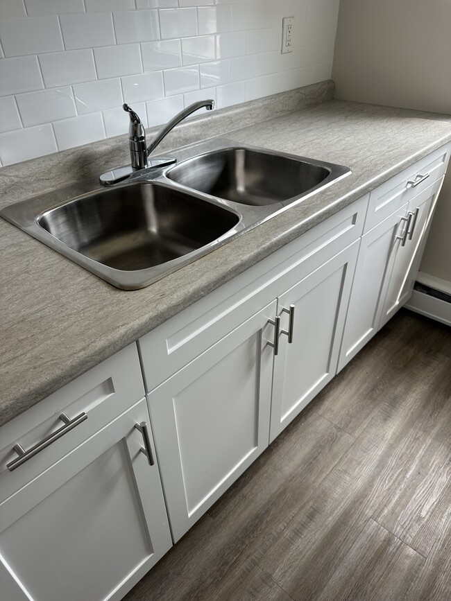 Photo - GREAT VALUE FOR 2 BEDROOM TOWNHOME IN NORTH LONDON