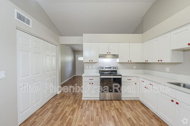 Building Photo - 875 S Nebraska St Rental