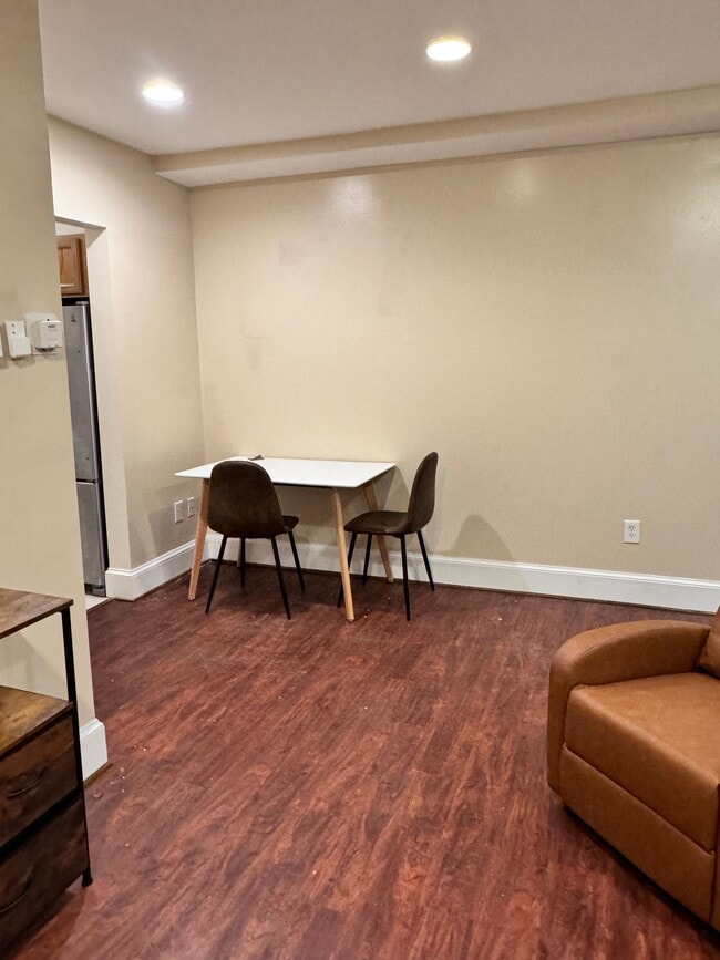 Photo - 333 C St SE Unit B