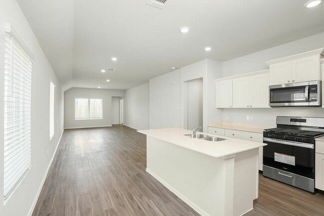 3101 Wood Lily Dr