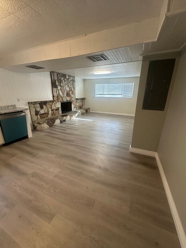 Photo - 1416 Harris Ave Unit 1416 W Harris Avenue  2