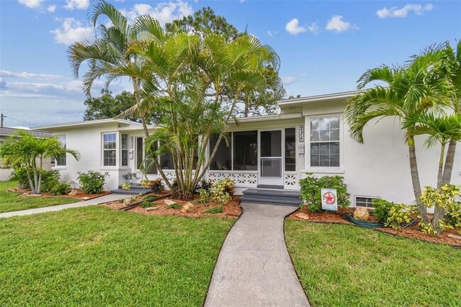 Photo - 275 Mateo Way NE