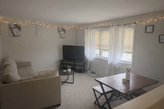 Photo - Charming 3 Bedroom, 2 Bath End Row Townhouse in Millersville - In-unit Laundry