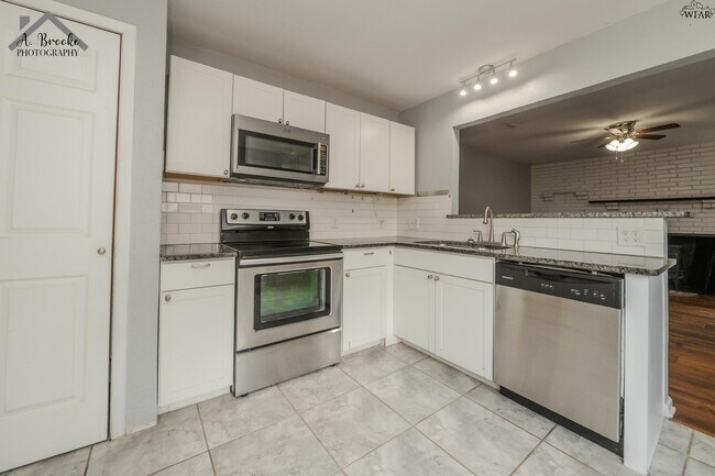 Photo - 2953 Moffett Ave