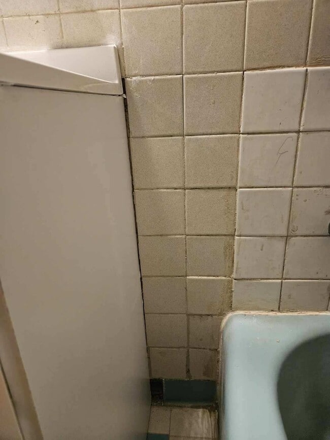 Photo - Prime Lakewood Location - 1 Bedroom - (8247-16th)