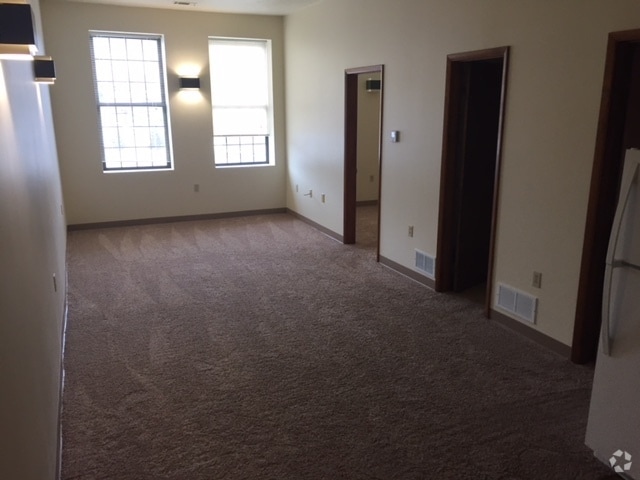 Building Photo - 221 W Main St Rental
