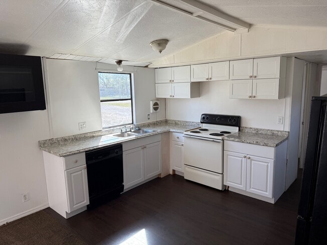 Photo - 5554 Lake Buffum Rd