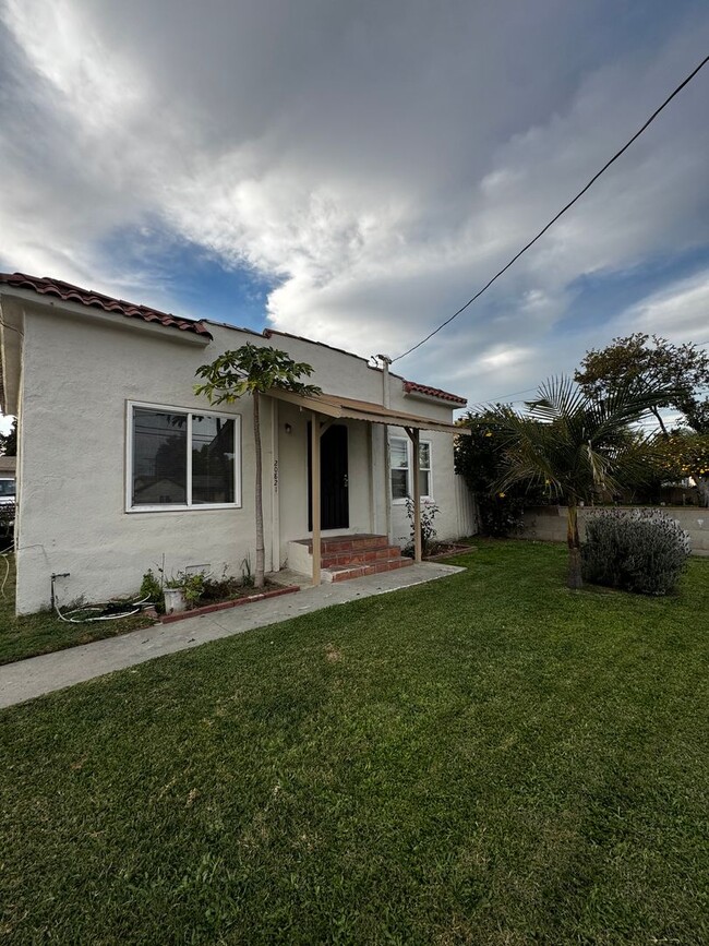 Building Photo - Alburtis Duplex Unit 20821 Alburtis Ave Lakewood, CA 90715