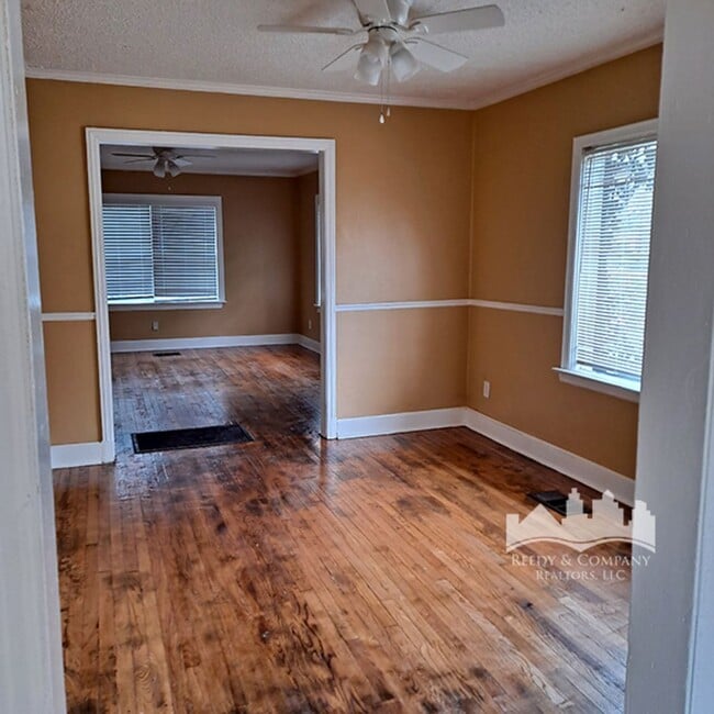 Photo - 2949 Yale Ave