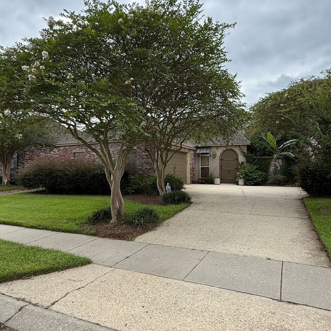 Building Photo - 10243 Hillmont Ave