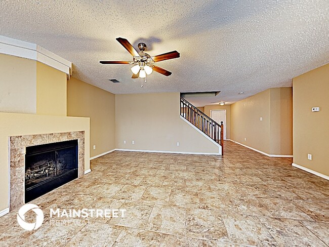Photo - 445 Capricorn St