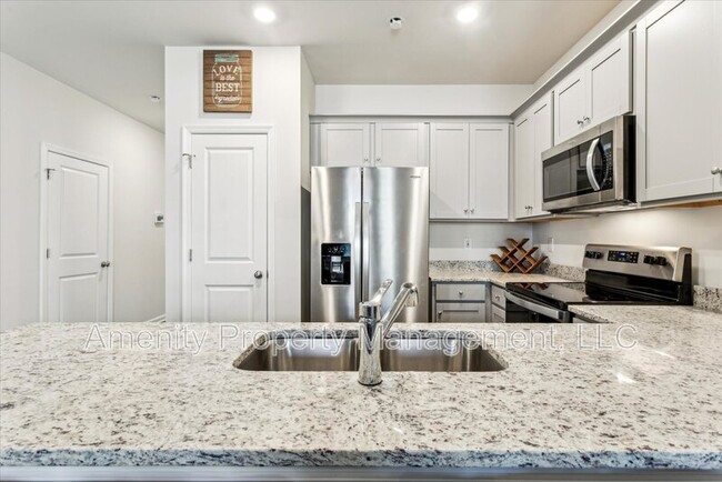 Photo - 1529 Stanford Ln