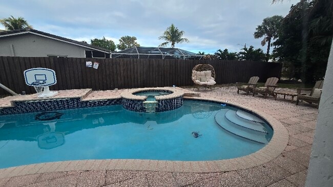 Photo - 5700 NE 20th Ave