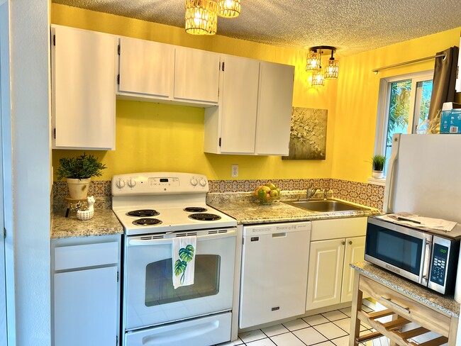Cocina - 1614 Groves Ave NW