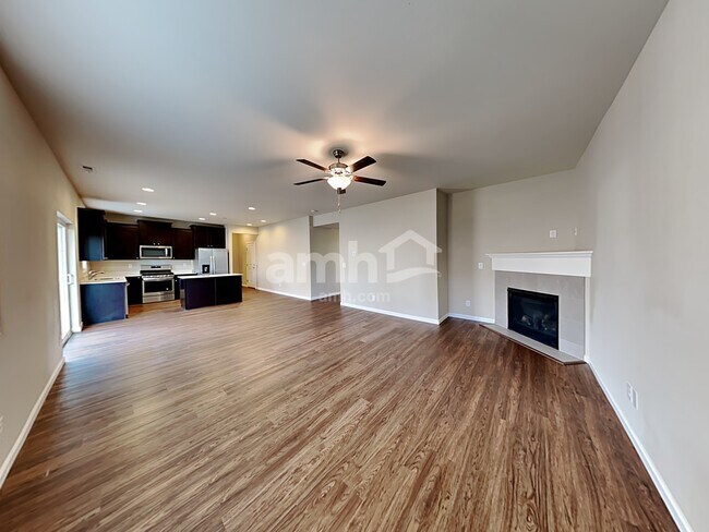 Photo - 1055 Riggs Dr E