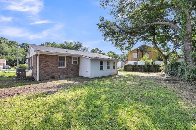 Photo - 2 Bed with Flex Space 1 Bath Home in Heart...