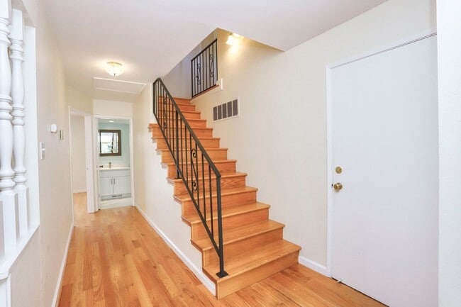 Photo - 264 W Oakwood Blvd Unit C