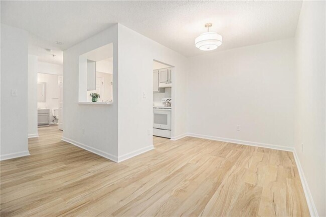 Photo - 300 Johnson Ferry Rd