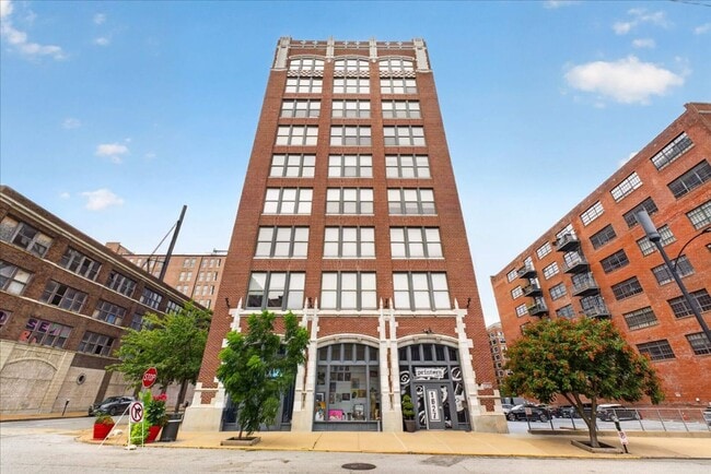 1627 Locust St