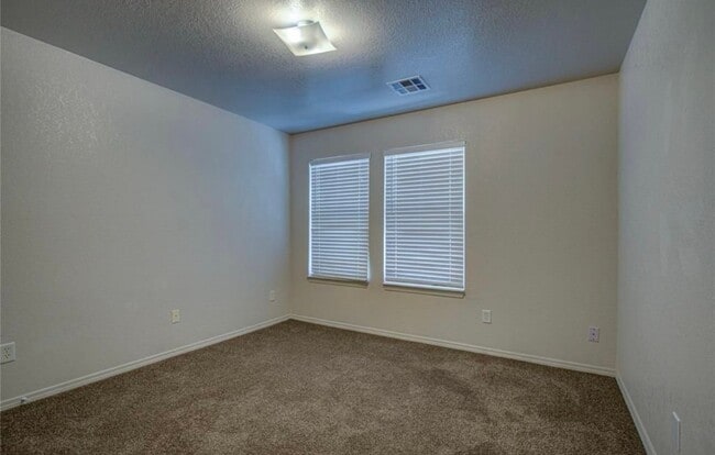 Building Photo - 404 Eagle Creek Way