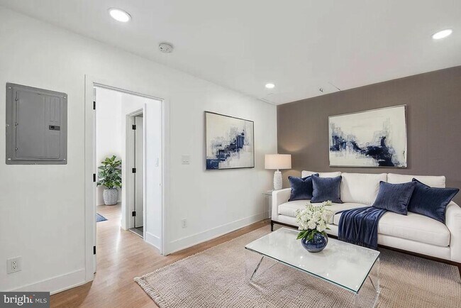 Photo - 5043 Spruce St Unidad 3