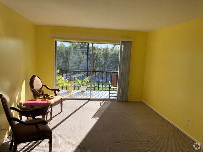 Building Photo - 460 NW 20th St Unit 214 Rental