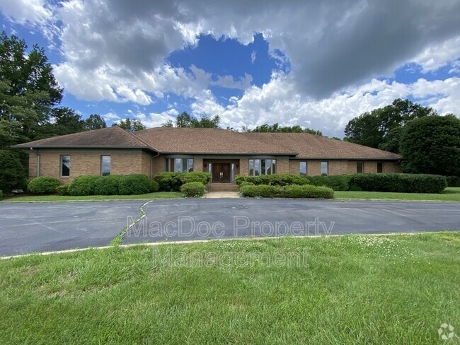 Building Photo - 11225 N Club Dr Rental