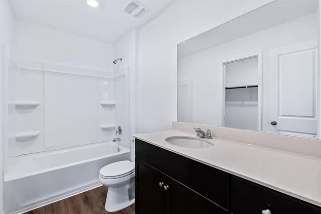 Photo - 300 Amber Gln