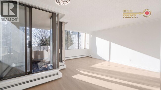 Photo - 1737 Duchess Ave Unité 302