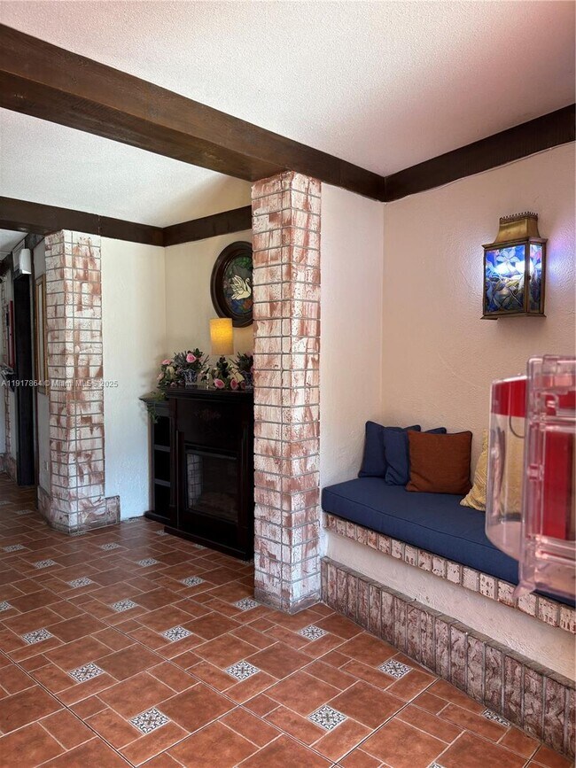 Photo - 3650 Inverrary Dr Unit 1N