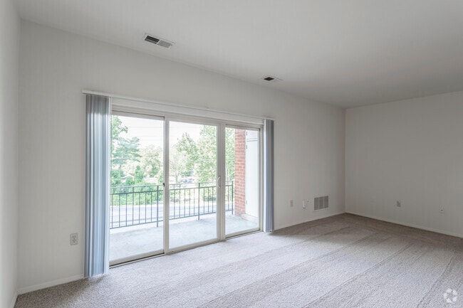 2 BR, 1 BA - 1,060 SF