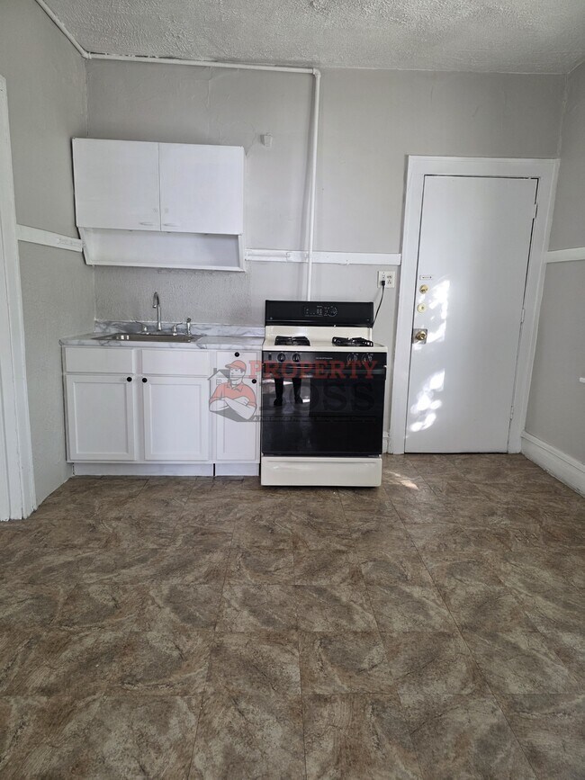 Photo - 1086 Harrison Blvd