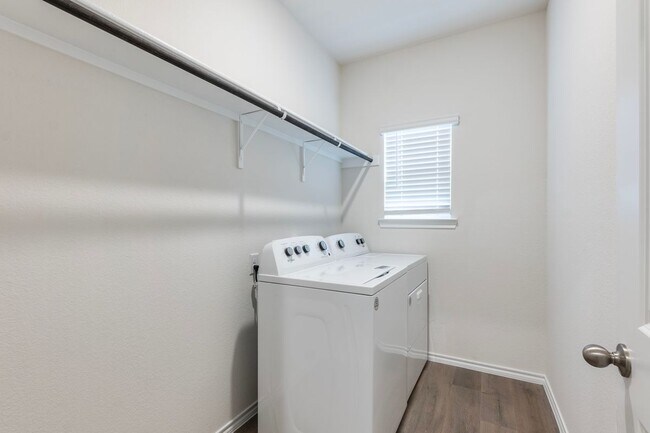 Photo - 2008 Bailer Wy