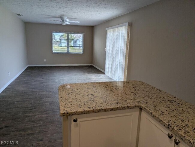 Photo - 3705 SE 9th Pl Unidad 3