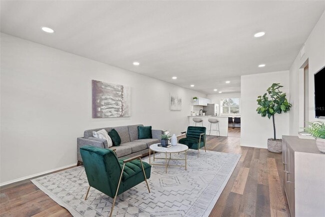 Photo - 4915 Bay St NE Unit 324