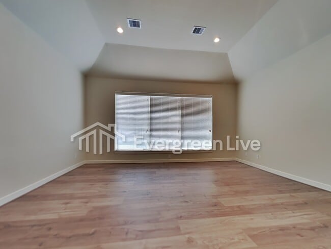 Photo - 2608 Upper Quinn Wy