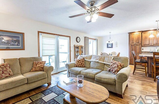 Photo - 2720 S Maywood Dr