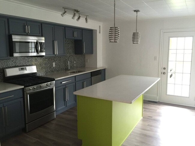 Photo - Modern 4 Bedroom, 2 Bathroom Rental in Sou...