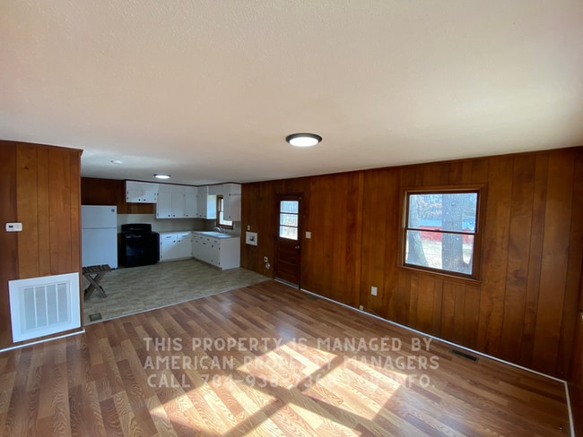 Photo - 3810 Vanderburg Dr