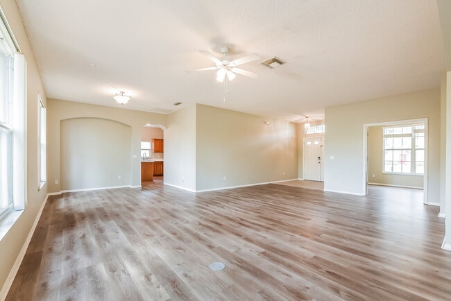 Photo - 1760 Sparkling Water Cir